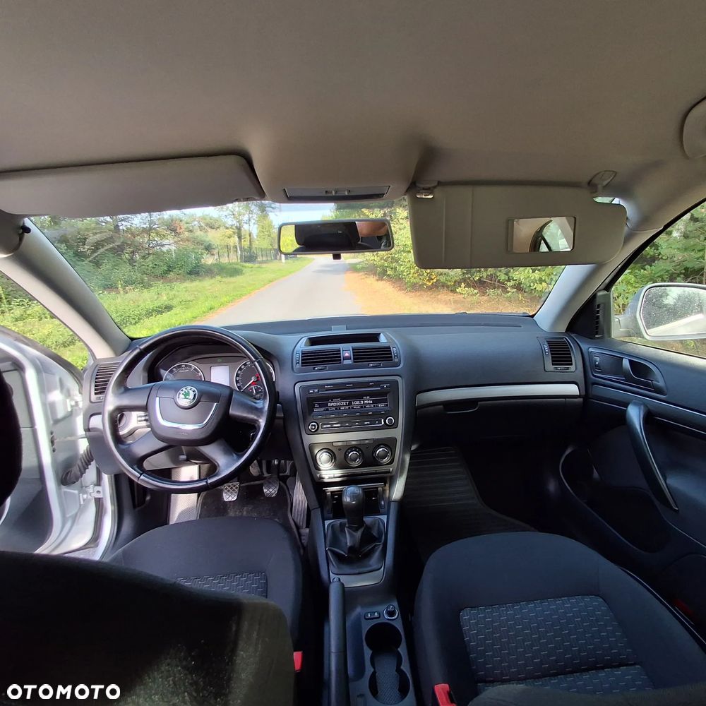 Skoda Octavia 1.6 Ambiente - 8
