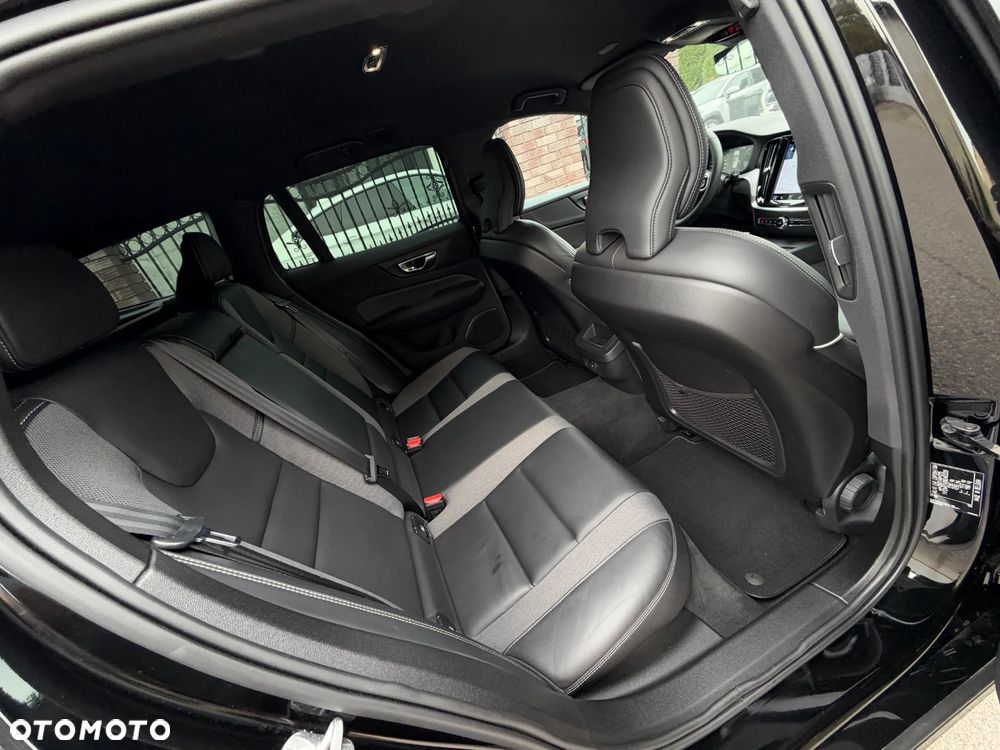 Volvo V60 B4 D R-Design - 33