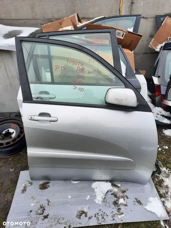 TOYOTA RAV 4 II PRZED LIFTEM DRZWI PRAWE PRZEDNIE PRZÓD