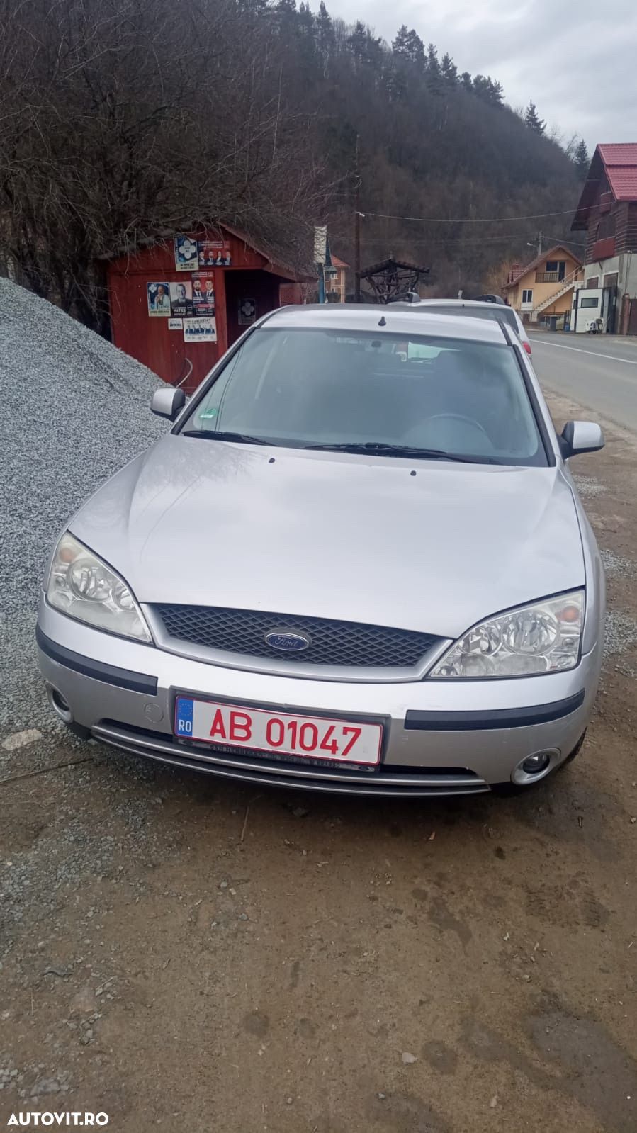 Ford Mondeo 1.8 Ambiente - 1