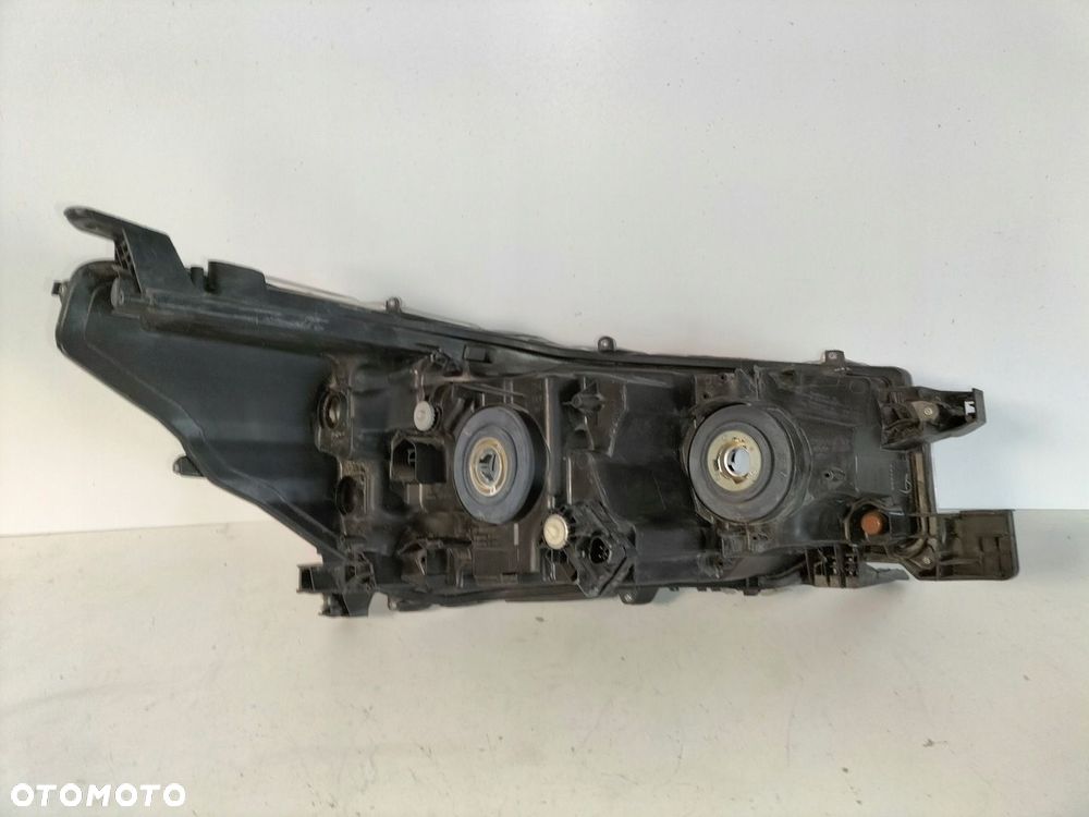 Lampa przednia reflektor lewa TOYOTA HILUX 8 VIII LIFT 20- - 8