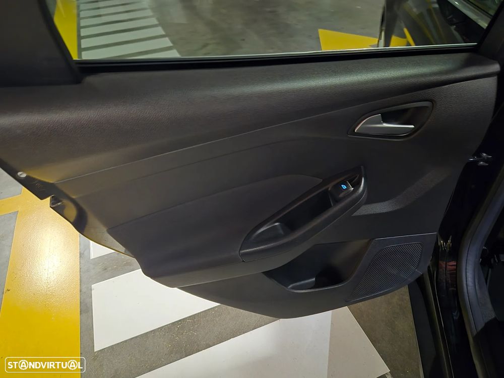 Ford Focus SW 1.5 TDCi Titanium - 24