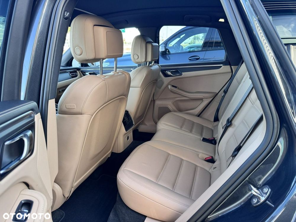 Porsche Macan T - 24