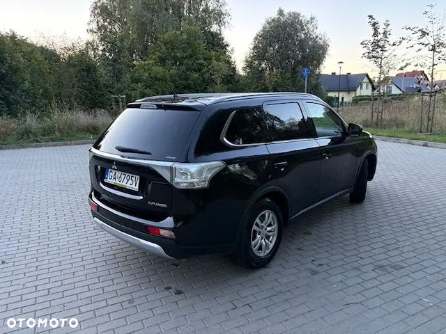 Mitsubishi Outlander - 4