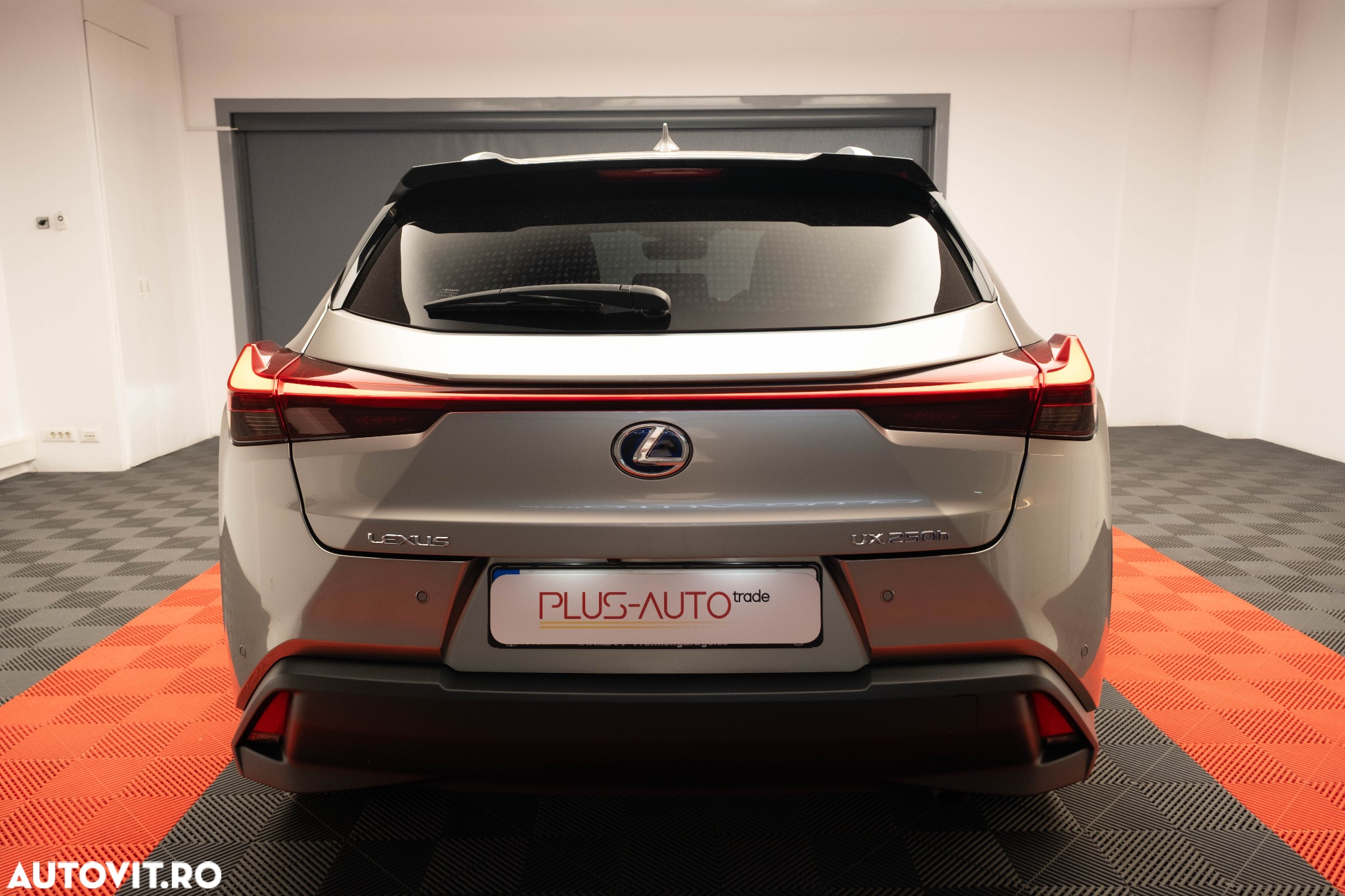 Lexus UX 250h FWD Executive - 16