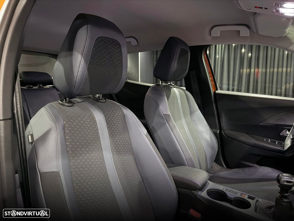 Peugeot 2008 1.2 PureTech Allure Pack - 35