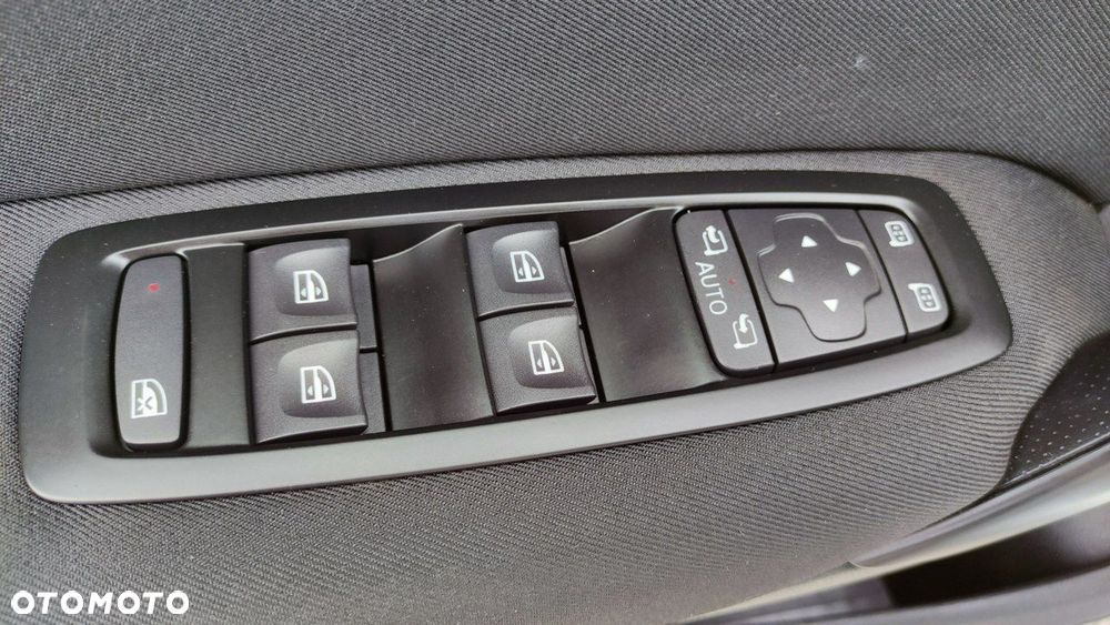 Renault Megane ENERGY TCe 140 EDC BUSINESS - 28