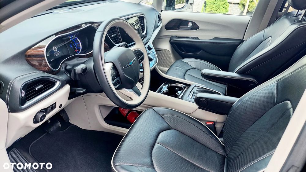 Chrysler Pacifica - 16