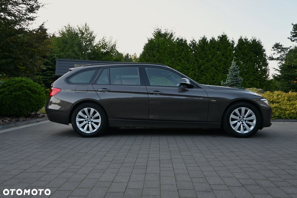 BMW Seria 3 320d Sport-Aut Luxury Line - 7
