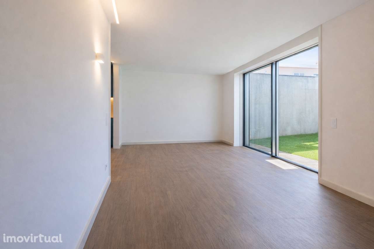 Apartamento T2 100 metros da praia c/ terraço de 37m2 - Grande imagem: 2/37