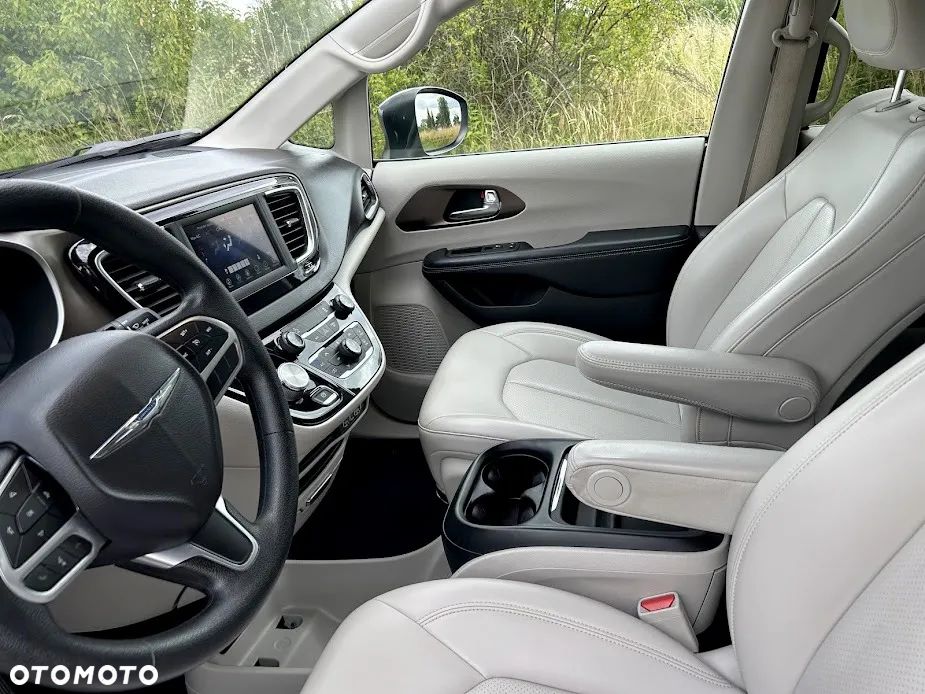 Chrysler Pacifica - 7