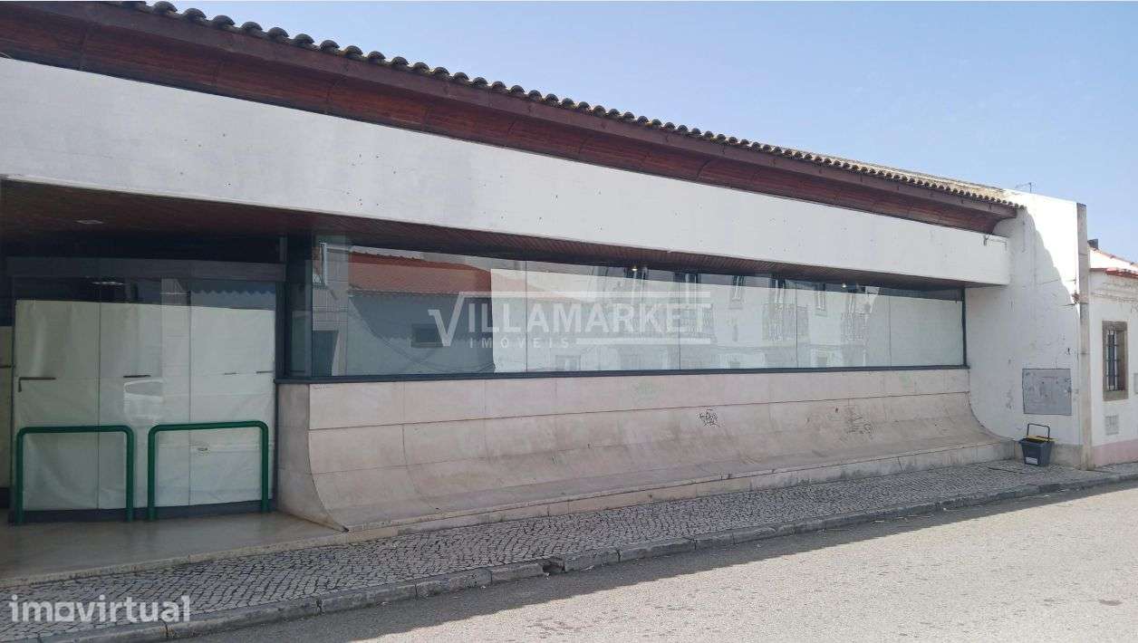 Edifício de Serviços da banca com 590m2 situado no Centro da Chamusca - Grande imagem: 2/6