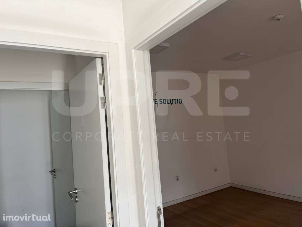 Armazém c/ escritórios | ARRENDA | Maia (ZI) - Grande imagem: 4/5