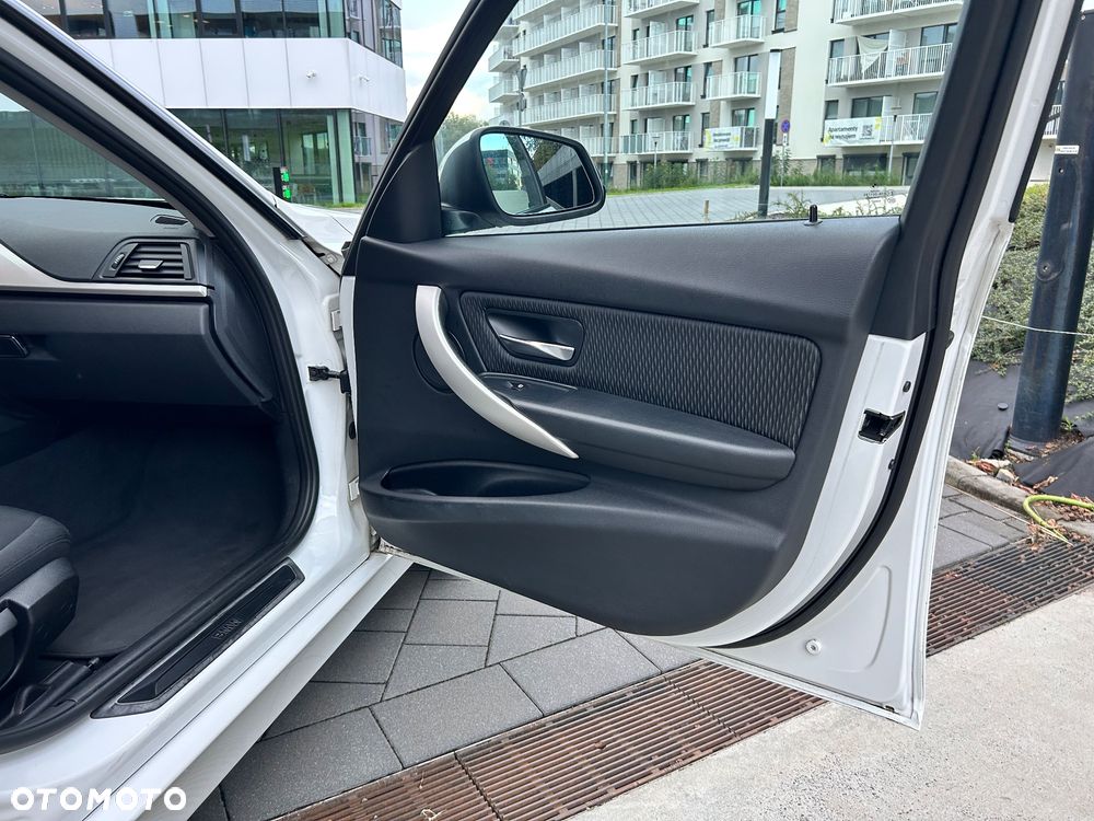 BMW Seria 3 316i - 15