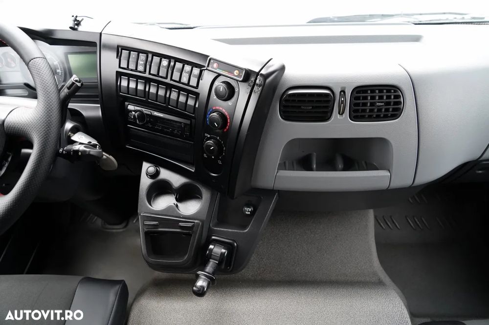 Renault D 210 / 4x2 / CONTAINER / 8,6 M / PODEA RESISTENTĂ / ELEVATOR DHOLLANDIA - 33