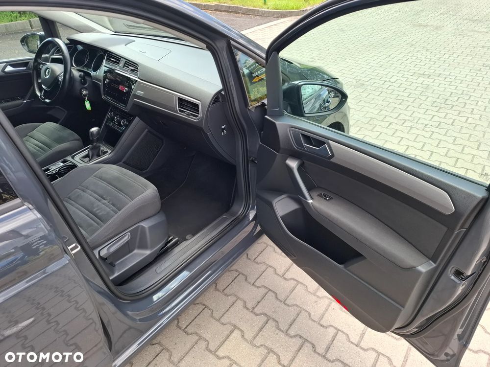 Volkswagen Touran - 22