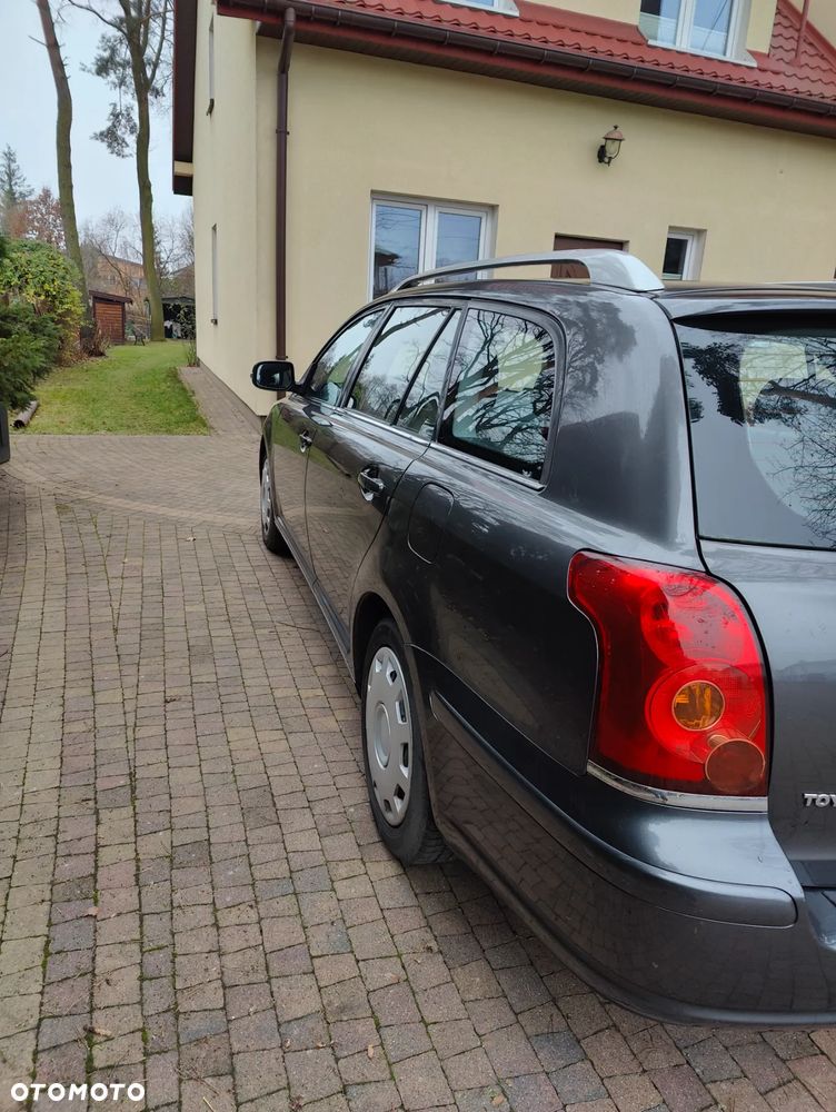 Toyota Avensis 1.8 VVT-i Automatik Sol - 19