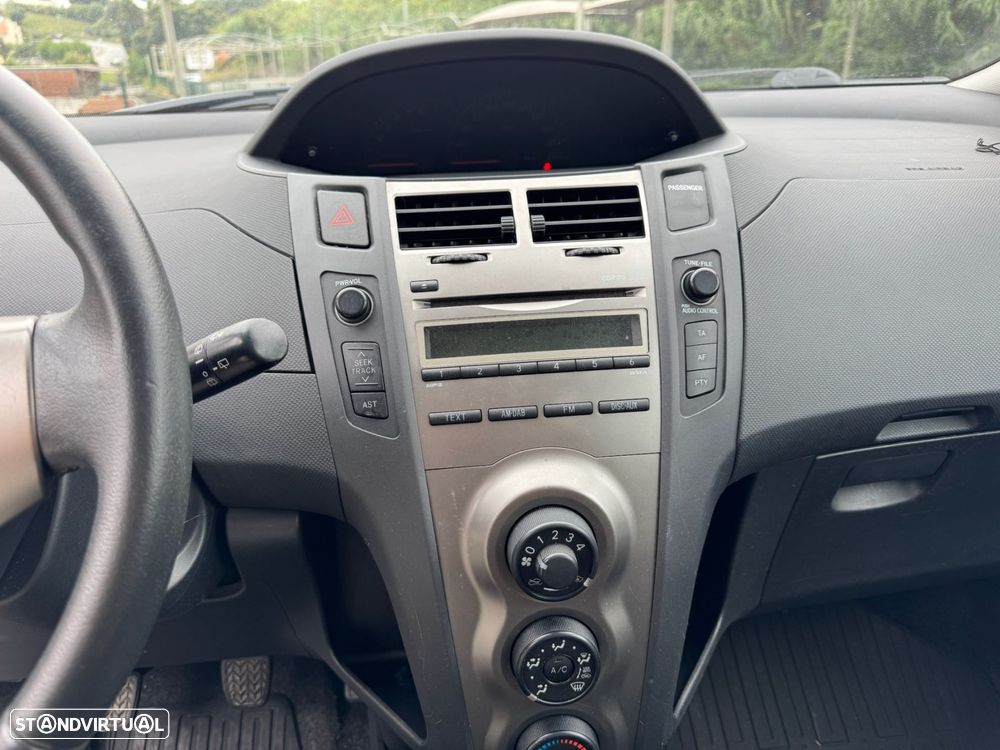 Toyota Yaris - 12