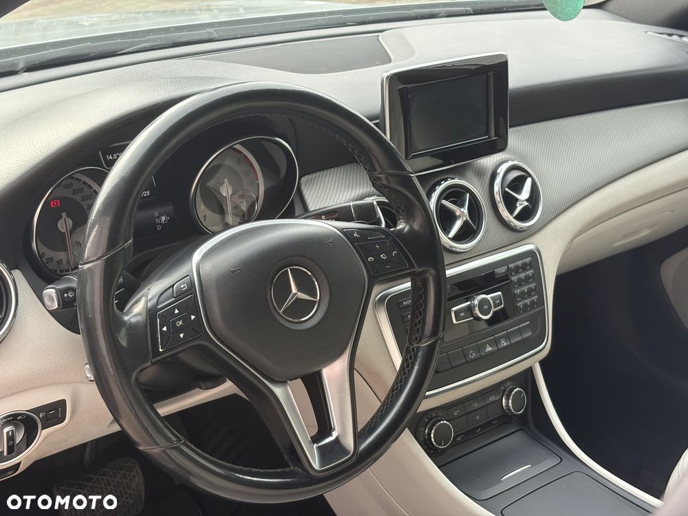 Mercedes-Benz GLA 200 (CDI) d 4Matic 7G-DCT AMG Line - 13