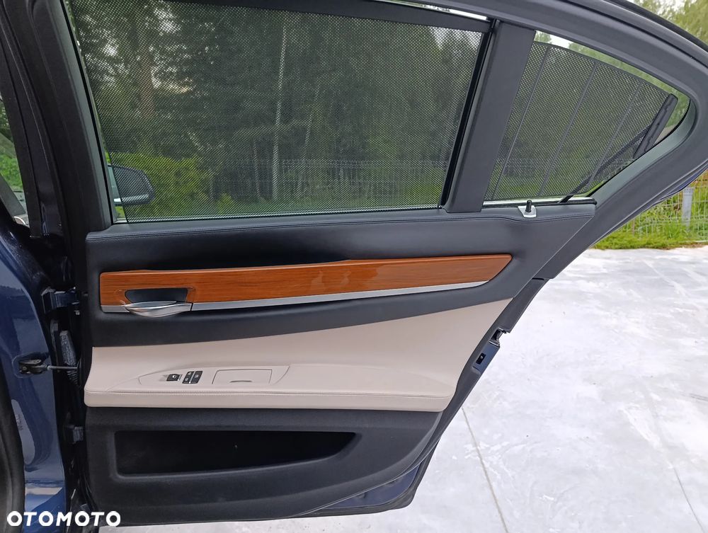 BMW Seria 7 - 16