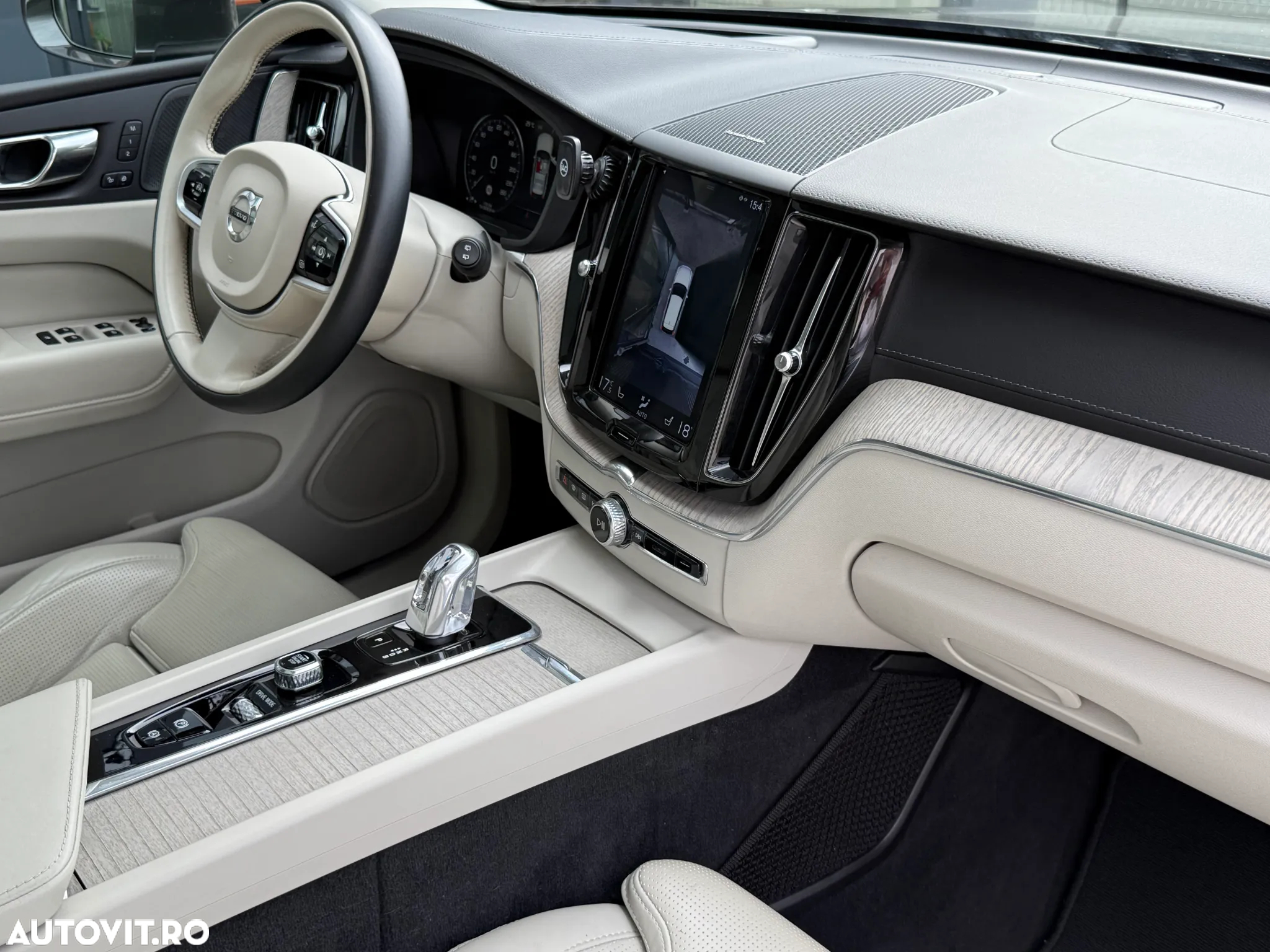 Volvo XC 60 T8 Twin Engine AWD Inscription - 17
