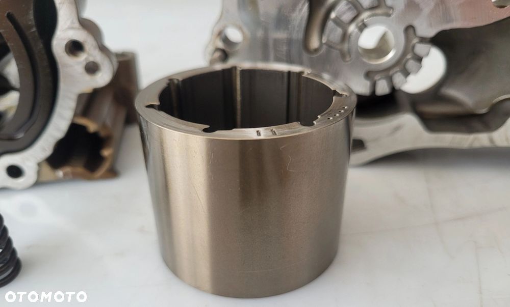 POMPA OLEJU BMW E89 E90 E92 F01 F02 F10 F11 F25 N52B30 3.0B 7573748 - 8