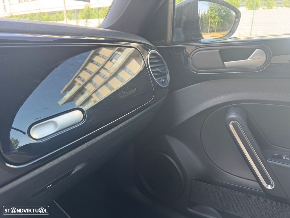 VW New Beetle Cabriolet The 1.6 TDI DSG Exclusive Design - 5