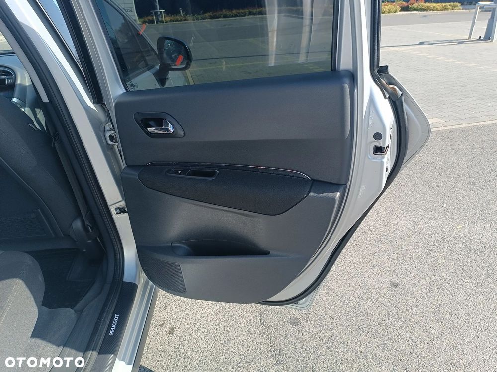 Peugeot 3008 120 VTi Style - 18