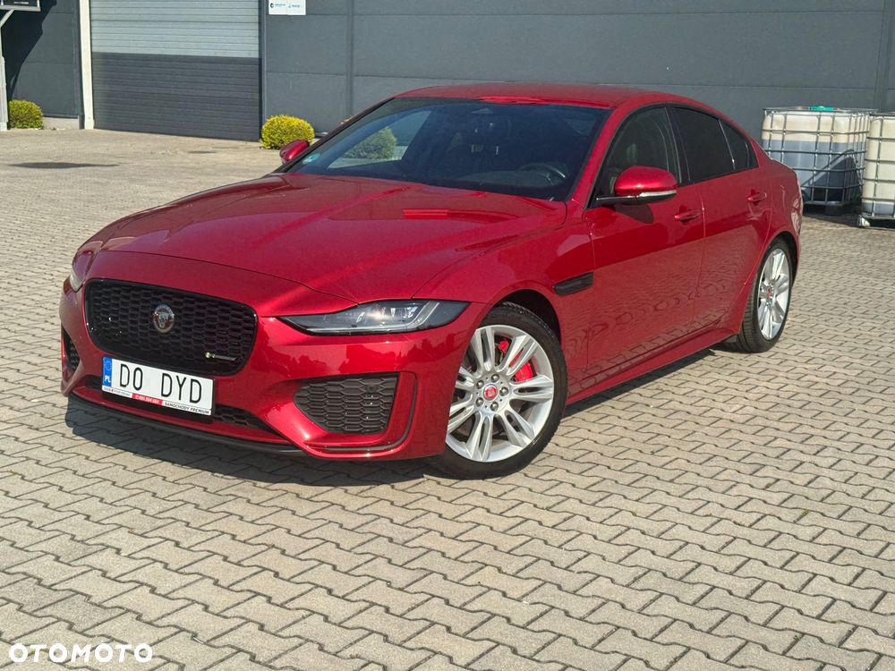 Jaguar XE 2.0 P300 AWD R-Dynamic SE - 2