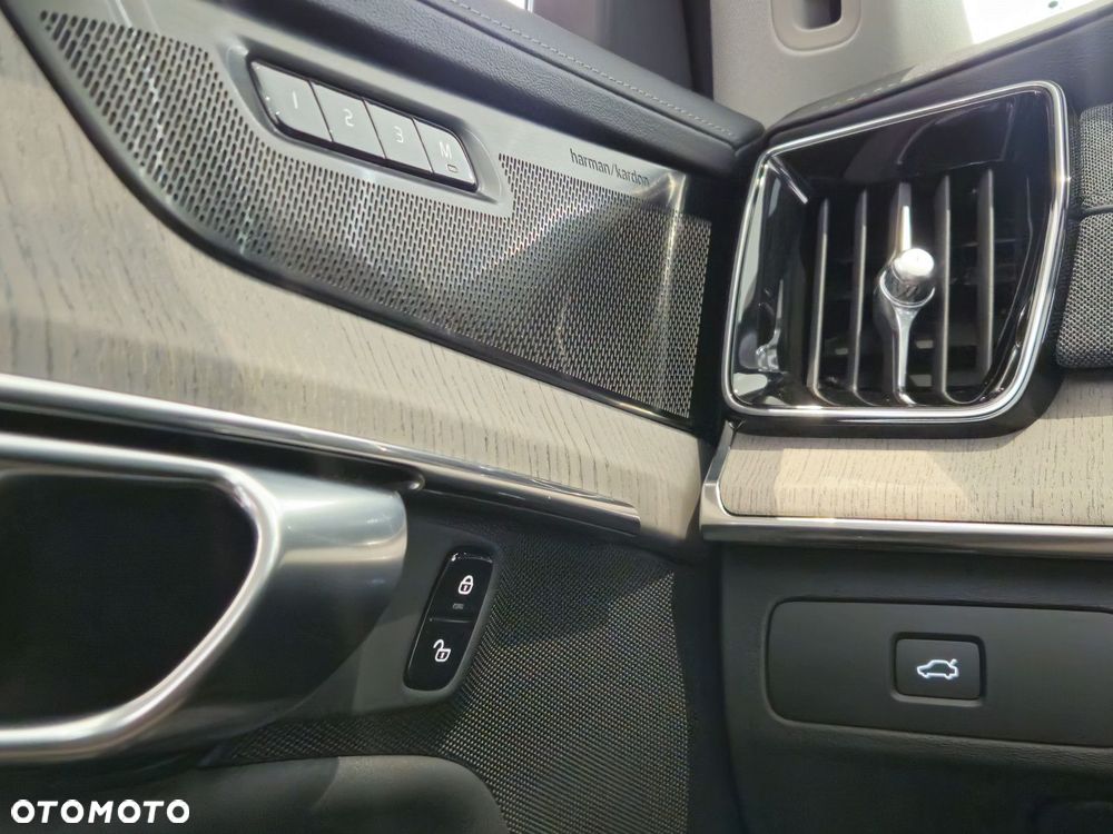 Volvo XC 90 - 22