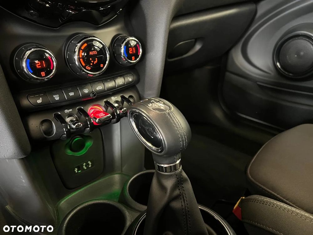 MINI Cooper Standard - 16