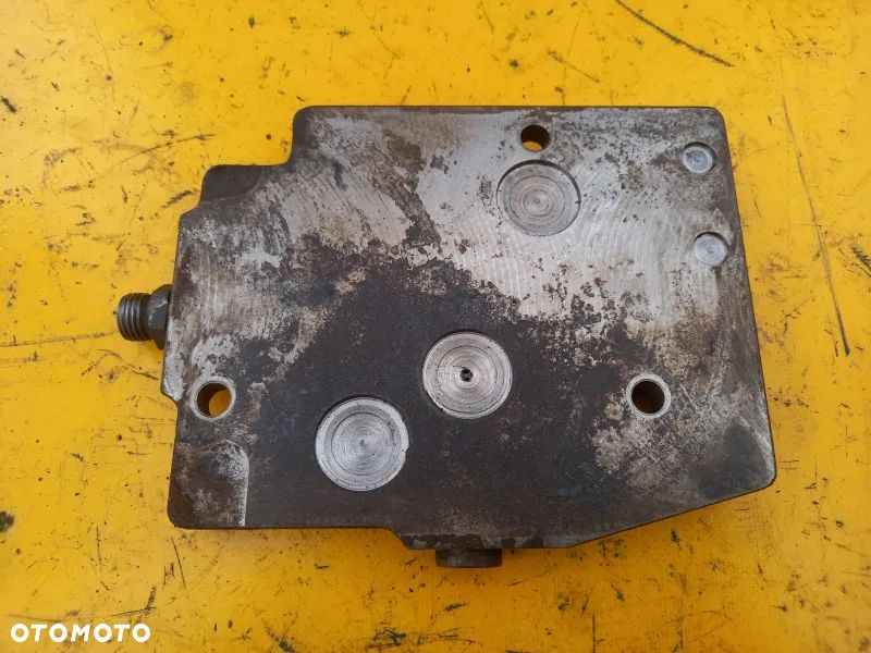 Sekcje hydrauliczne rozdzielacz Deutz Fahr Agrotron 7250 TTV - 18