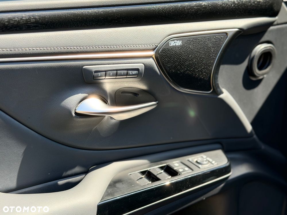 Lexus ES 300h Prestige - 23