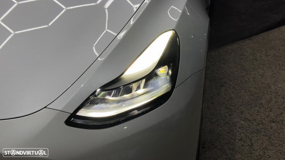 Tesla Model Y Performance Tração Integral - 17