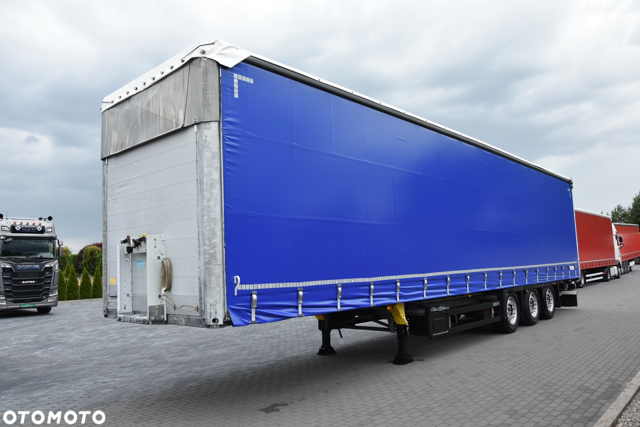 Schmitz Cargobull FIRANKA / VARIOS / COILMULDA /SŁUPKI ROZSUWANE - SYSTEM BDE / DACH PODNOSZONY / 4 POZIOMY JAZDY / OŚ PODNOSZONA  !!! JAK NOWA !!! - 2