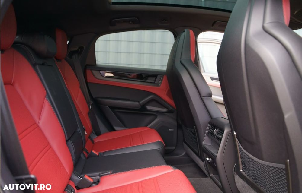 Porsche Cayenne Coupe E-Hybrid Black Edition - 11