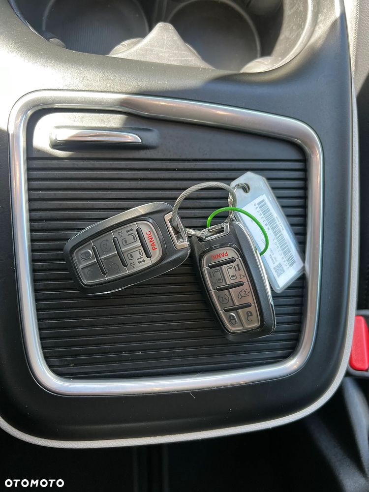 Chrysler Pacifica - 24