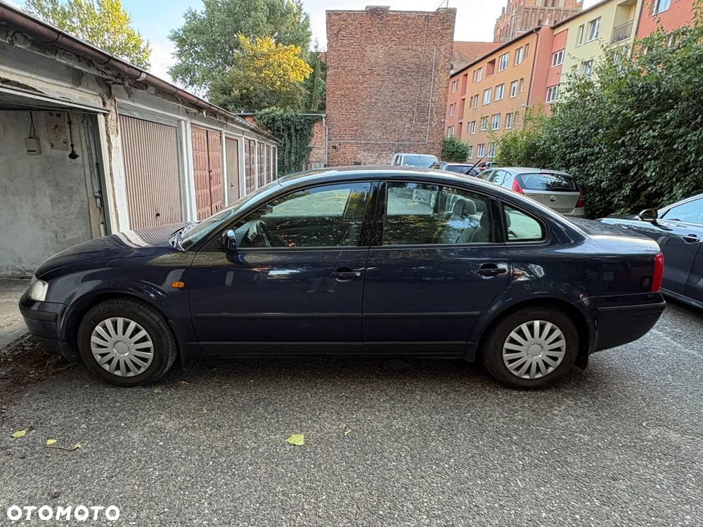 Volkswagen Passat - 1