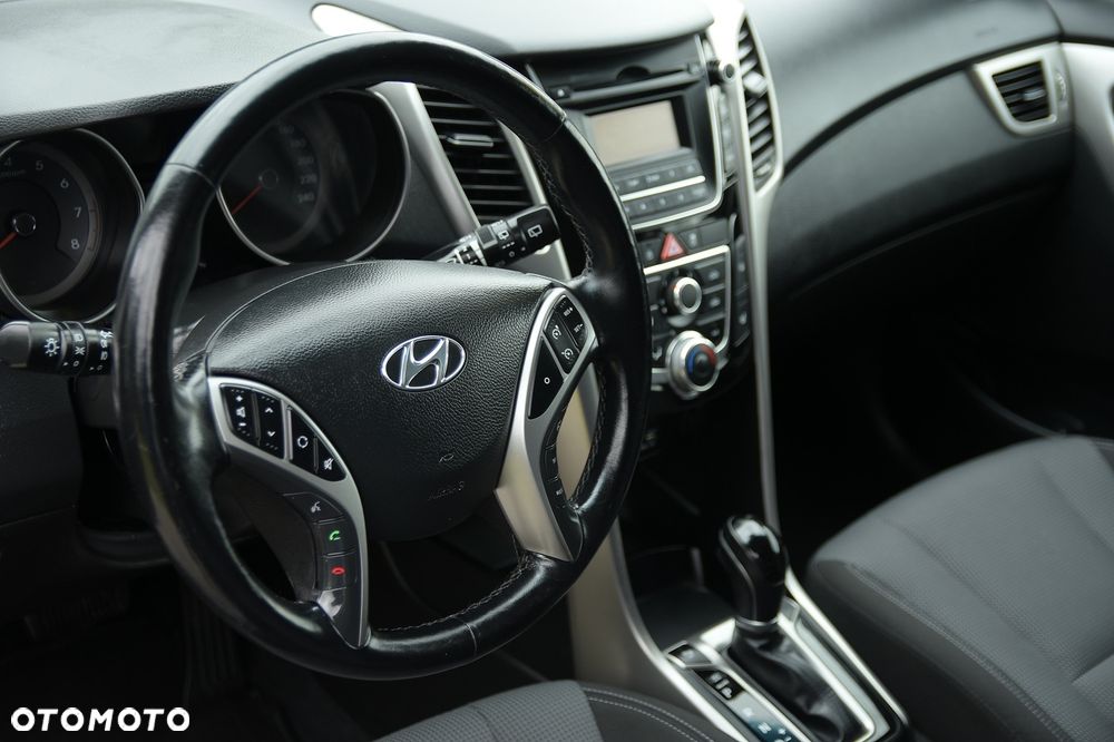 Hyundai i30 blue 1.6 GDI DCT Premium - 16