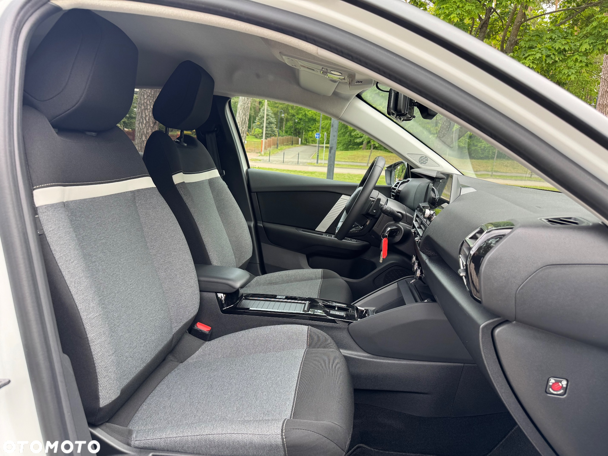 Citroën C4 PureTech 130 Stop&Start EAT8 SHINE - 32