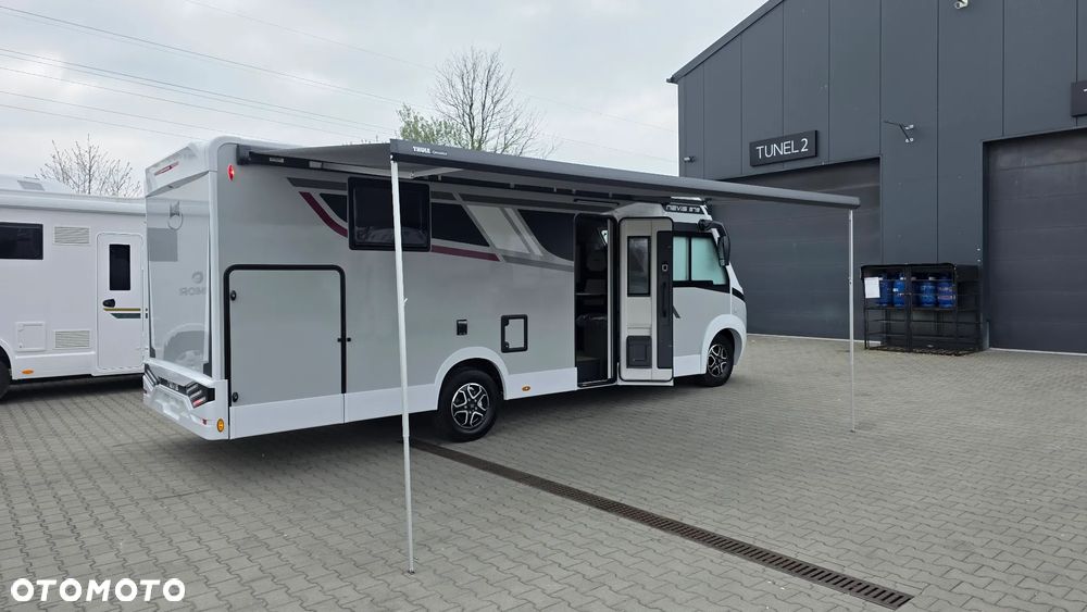 McLOUIS NEVIS 879 - INTEGRA - KAMPER - 31