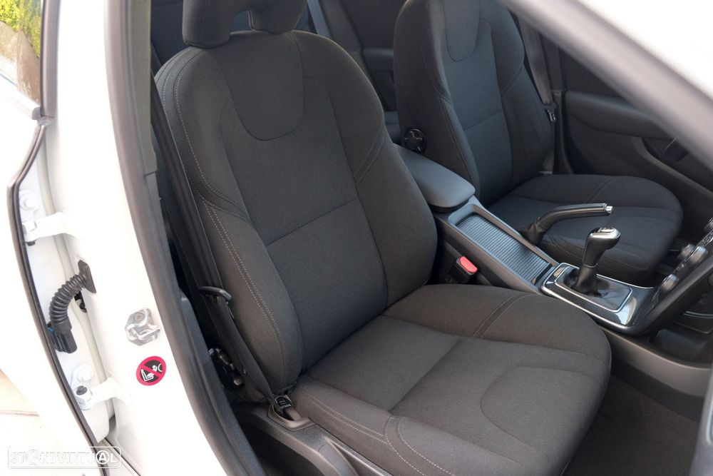 Volvo V40 2.0 D2 Momentum - 15