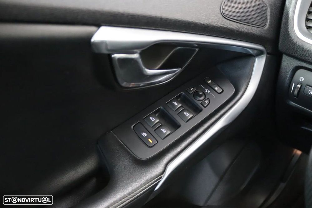 Volvo V40 1.6 D2 R-Design - 11
