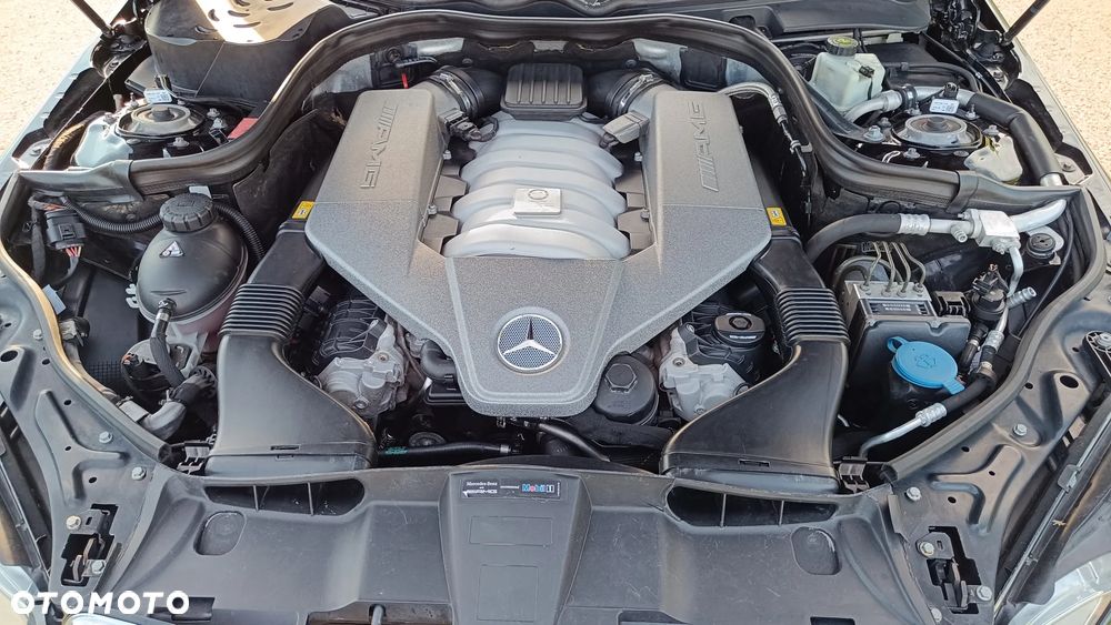 Mercedes-Benz Klasa E 63 AMG - 25