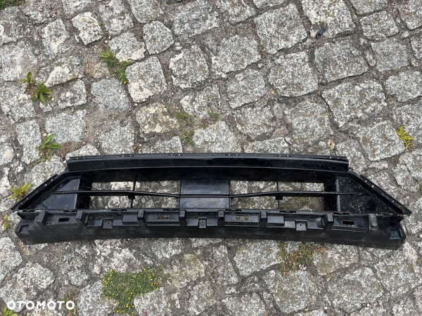 FORD KUGA III LIFT 2019-2024 KRATKA ŚRODEK PRZEDNIEGO ZDERZAKA MK3 ST-LINE
