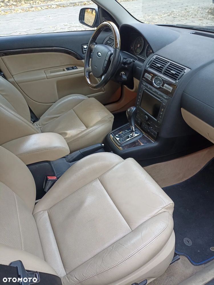 Ford Mondeo 2.5 V6 Ghia X - 12