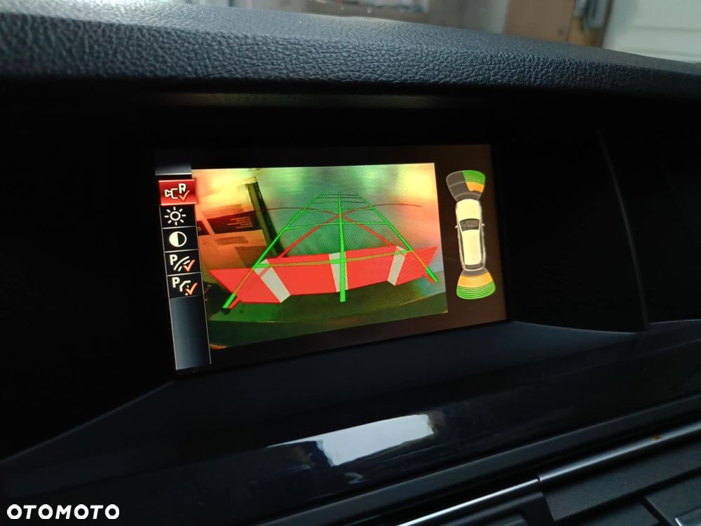 BMW Seria 5 518d - 23