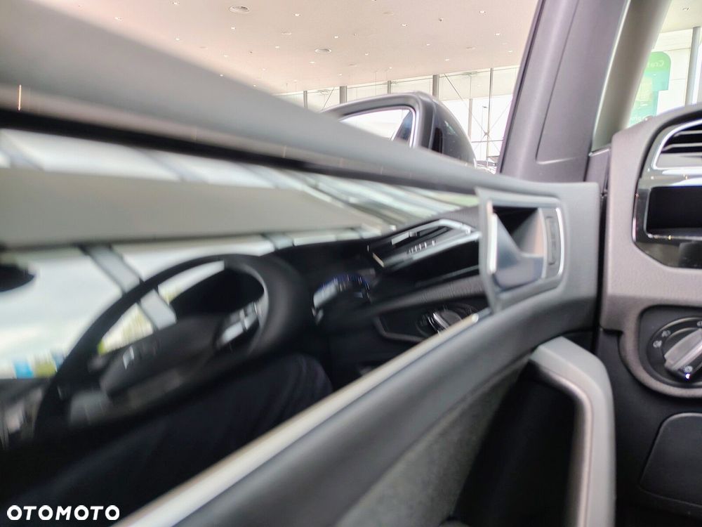 Volkswagen Touran - 30