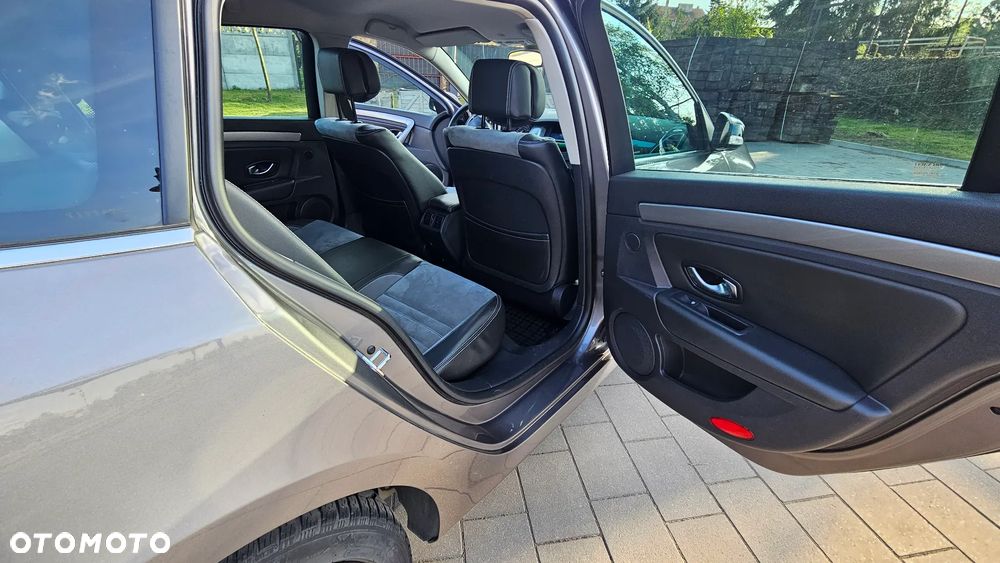 Renault Laguna 2.0 DCi GT 4WS - 32