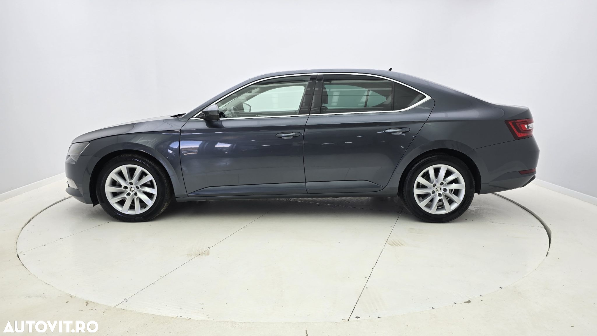 Skoda Superb 2.0 TDI DSG Ambition - 9